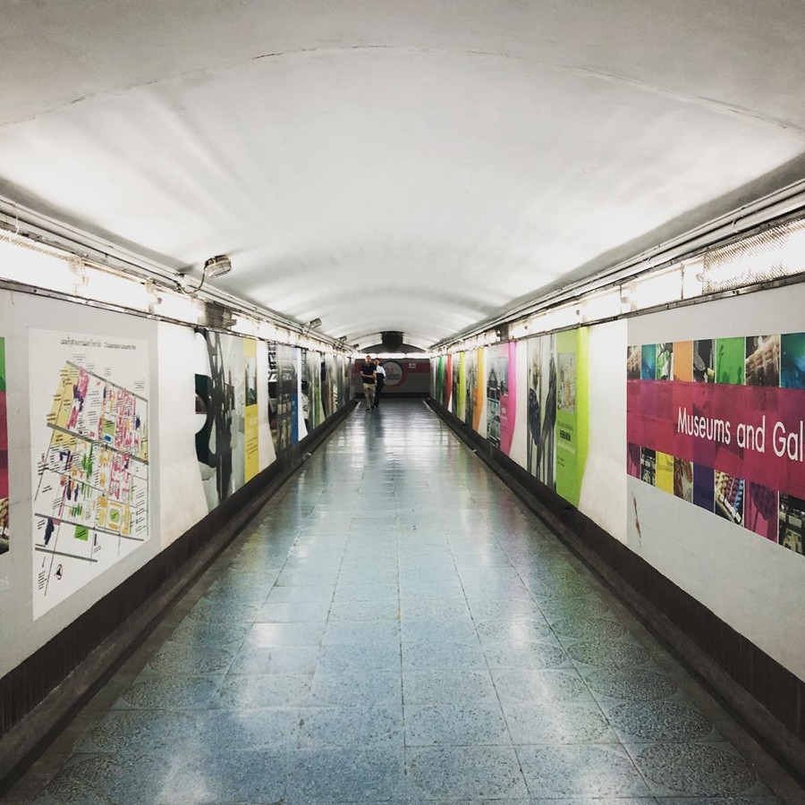 Hầm đi bộ trong khuôn viên trường học. (Ảnh: IG @Jarkarrta)