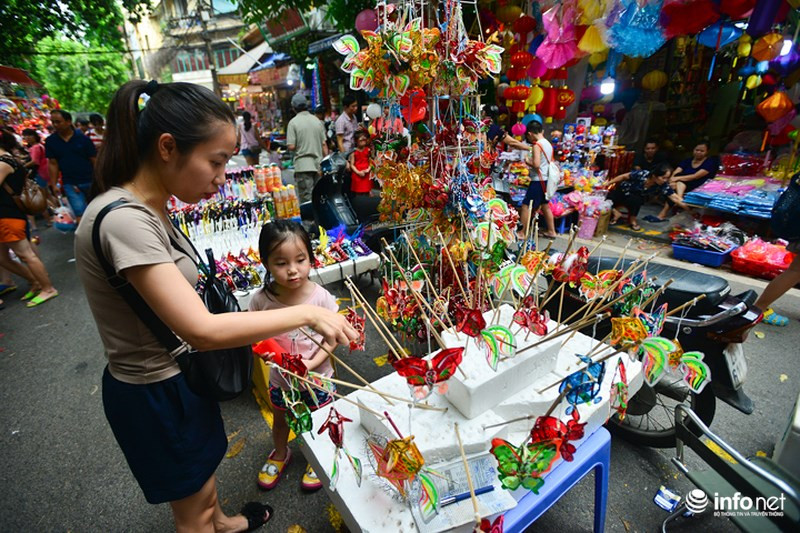 Kích thước nhỏ bé, xinh xắn, không cồng kềnh nên phù hợp với các em nhỏ cầm theo chơi vào đêm trăng rằm.