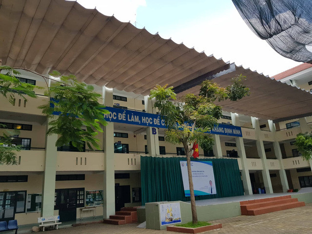 Một số hạng mục xây dựng tại Trường THPT Bình Hưng Hòa, Bình Tân "xài" của phụ huynh hơn nửa tỷ đồng.