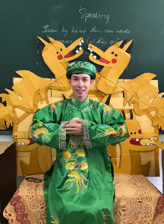 “Công Công” Phạm Minh Đức góp phần kiến tạo nên chiếc ghế này xin mạn phép “thử độ êm” của ngai vàng!