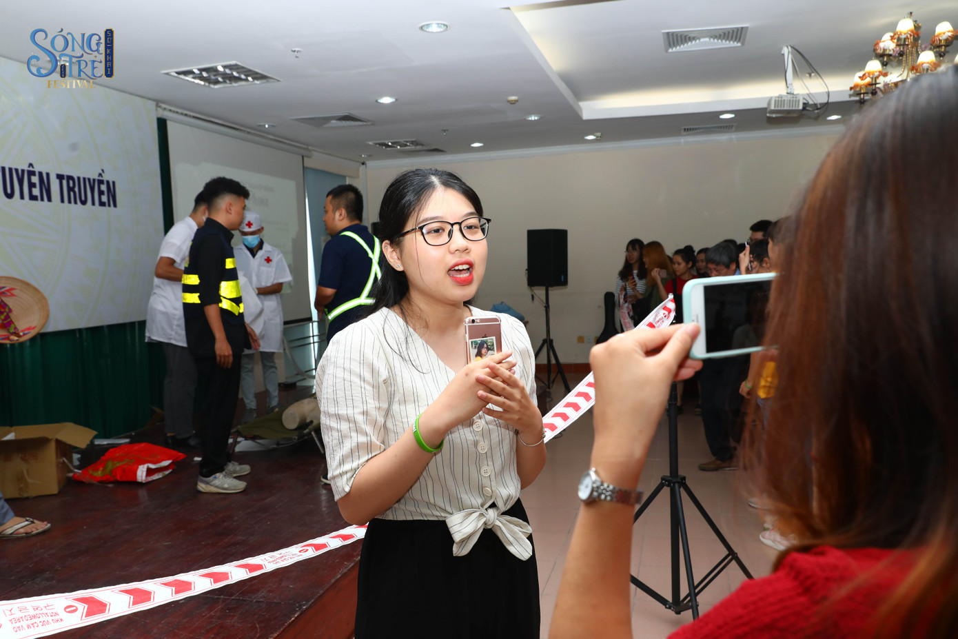 Các bạn sinh viên đã vận dụng ngay kiến thức được chia sẻ tại buổi workshop để tác nghiệp. Các bạn sinh viên đã vận dụng ngay kiến thức được chia sẻ tại buổi workshop để tác nghiệp.