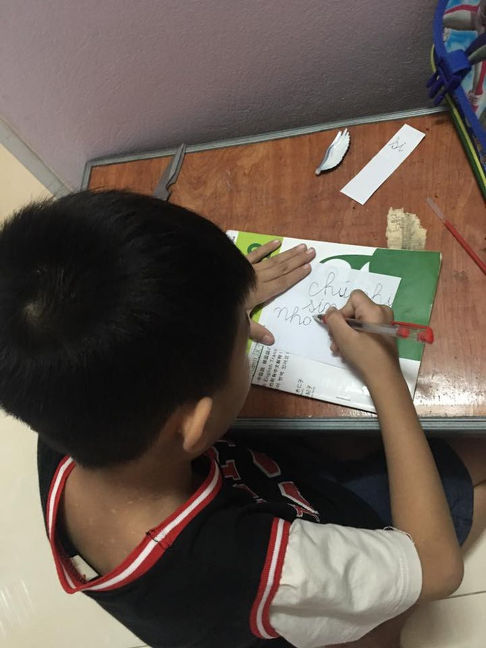 Bức thư của cậu bé khiến nhiều người xót xa.