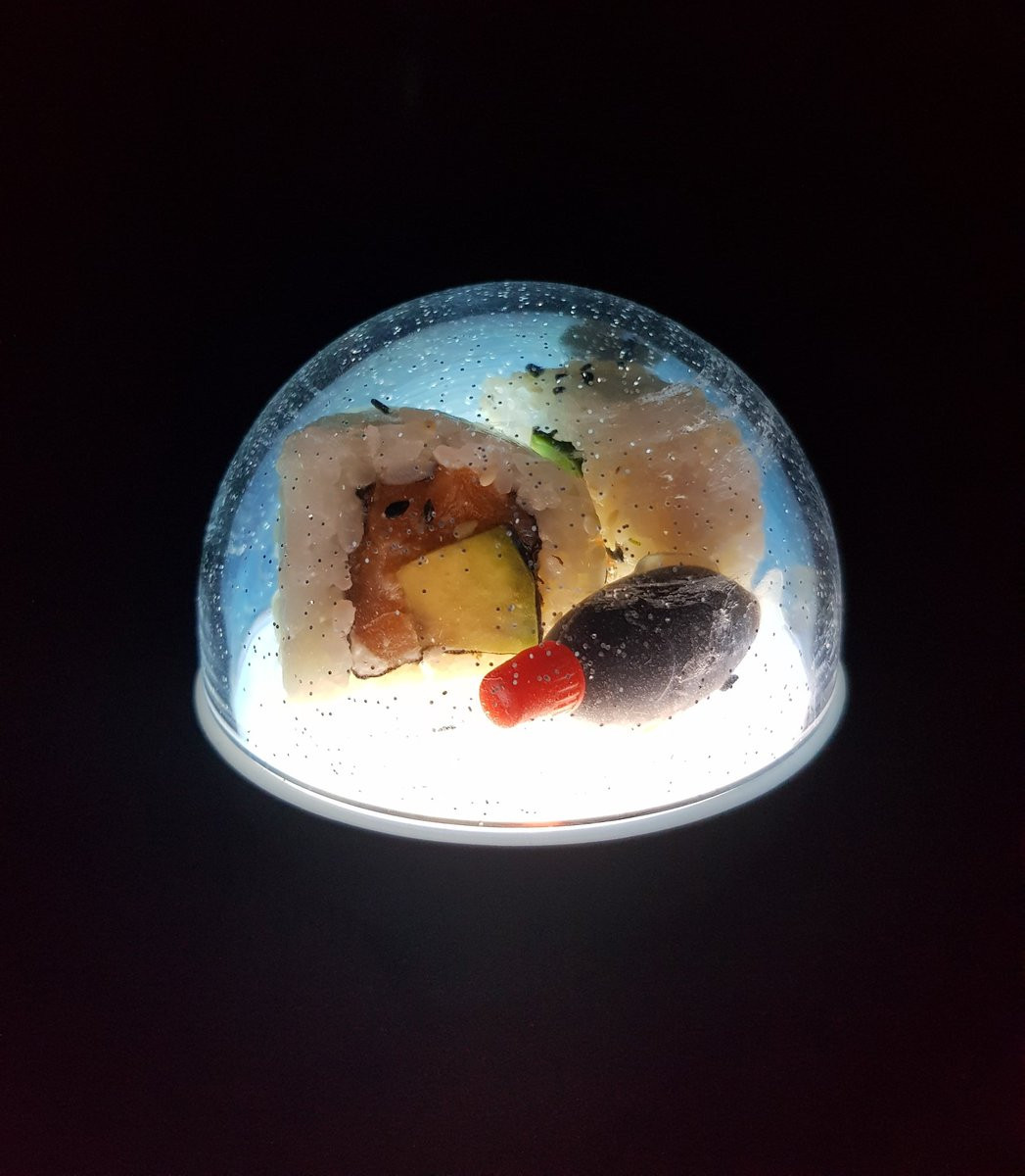 Giải đáp chuyên mục “Trưa nay ăn gì” bằng sushi, có kèm cả nước tương luôn, chu đáo chưa!