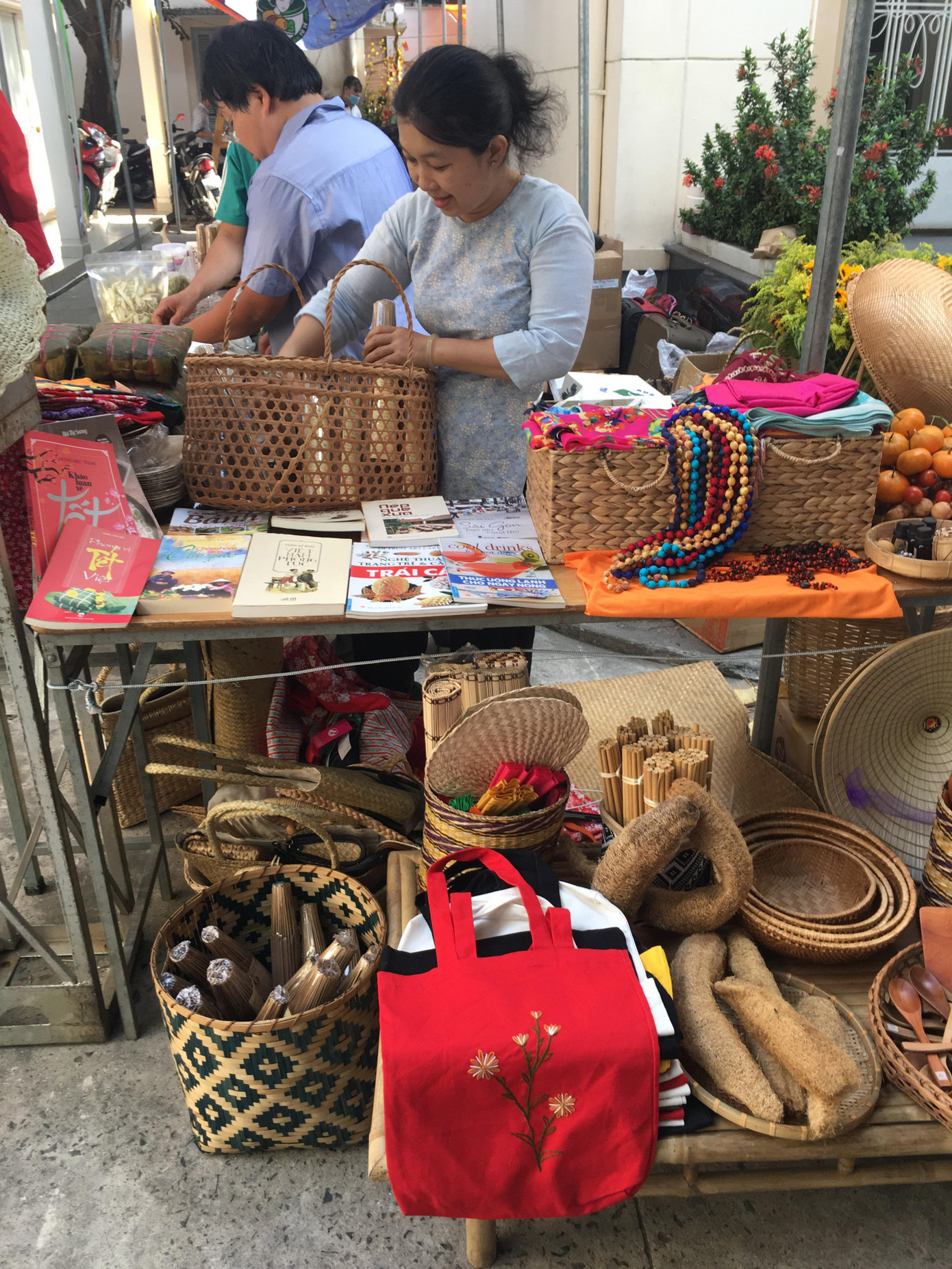 Xơ mướp, túi cói, túi vải, nón lá... đủ bộ nha!