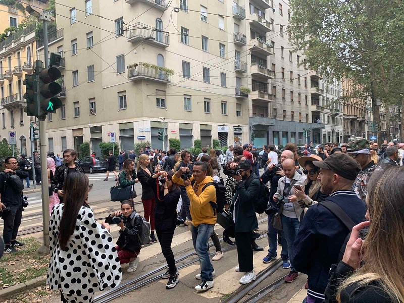 Phong cách thời trang của cô nàng gây chú ý tại show diễn