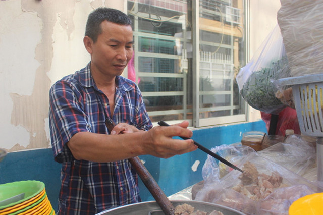 Xe hủ tiếu đã gắn bó với gia đình ông Trung hơn 20 năm.