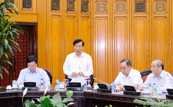 Bộ trưởng Văn hoá, Thể thao & Du lịch phát biểu tại phiên họp.