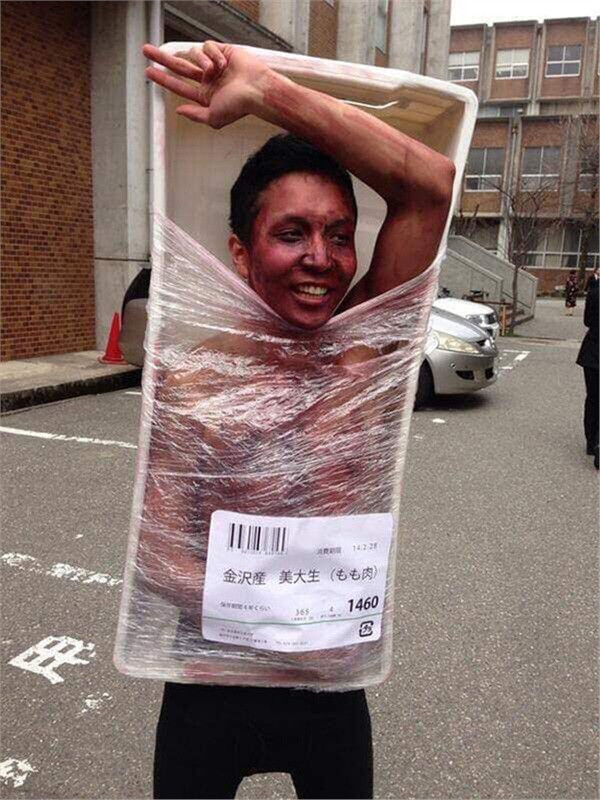 Và cả đồ đóng hộp?