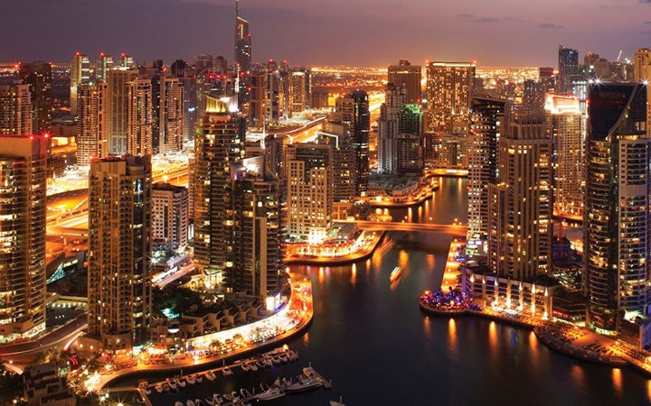 Bến du thuyền Dubai Marina đẹp lung linh với hình ảnh các tòa tháp, chung cư, tổ hợp mua sắm, nhà hàng, quán bar…(Ảnh: KT)