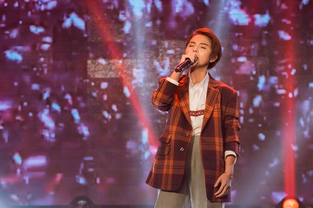 Ngoài phần song ca, Vũ Cát Tường còn khoe giọng hát ngọt ngào da diết trong bản solo IF.