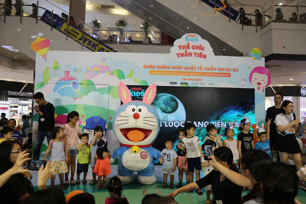 Doraemon cũng đã mang lại niềm vui cho các bé bằng tiết mục dễ thương.