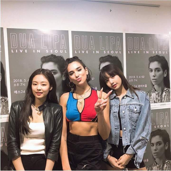 Nữ ca sĩ Anh chụp ảnh cùng Jennie, Lisa (BLACKPINK) ở hậu trường concert