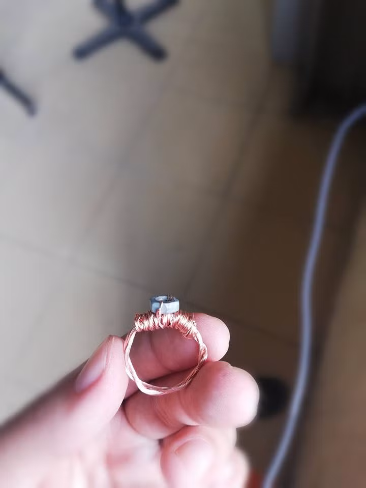 Nhẫn ngành Điện, đơn giản, đeo sáng tay, lại còn có cả "kim cương".