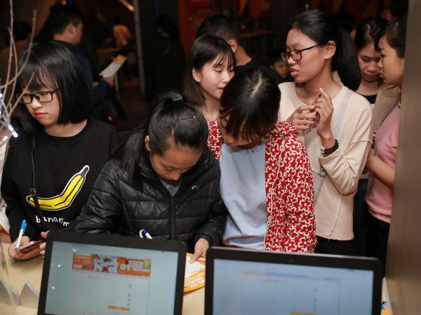 Hàng nghìn bạn trẻ Hà Nội nô nức đi xem phim miễn phí ảnh 4