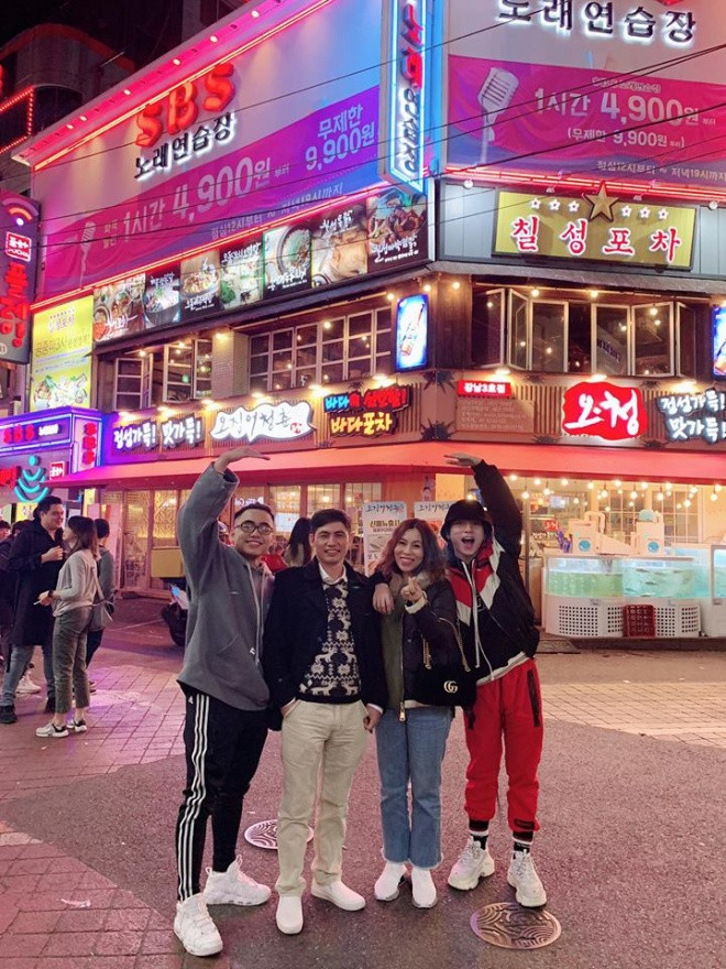 Sơn Tùng đã có những khoảnh khắc đáng nhớ bên gia đình tại Hàn Quốc.