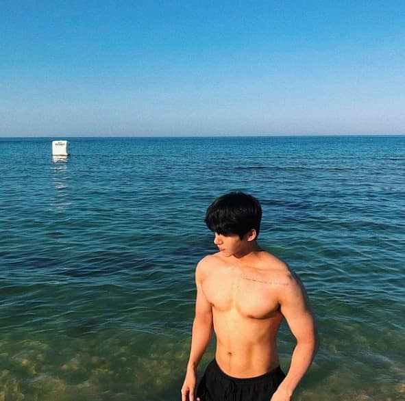 Chỉ với bức hình check-in Đà Nẵng mà "nam thần" này đã khiến bao trái tim phải ngẩn ngơ! ảnh 4