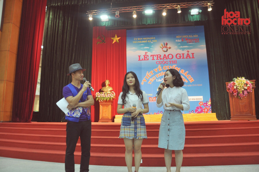 Hai "cựu thí sinh" của cuộc thi chia sẻ rằng cuộc thi này giúp các bạn ấy rèn luyện thói quen ghi chú cảm nhận về mỗi cuốn sách đã đọc.