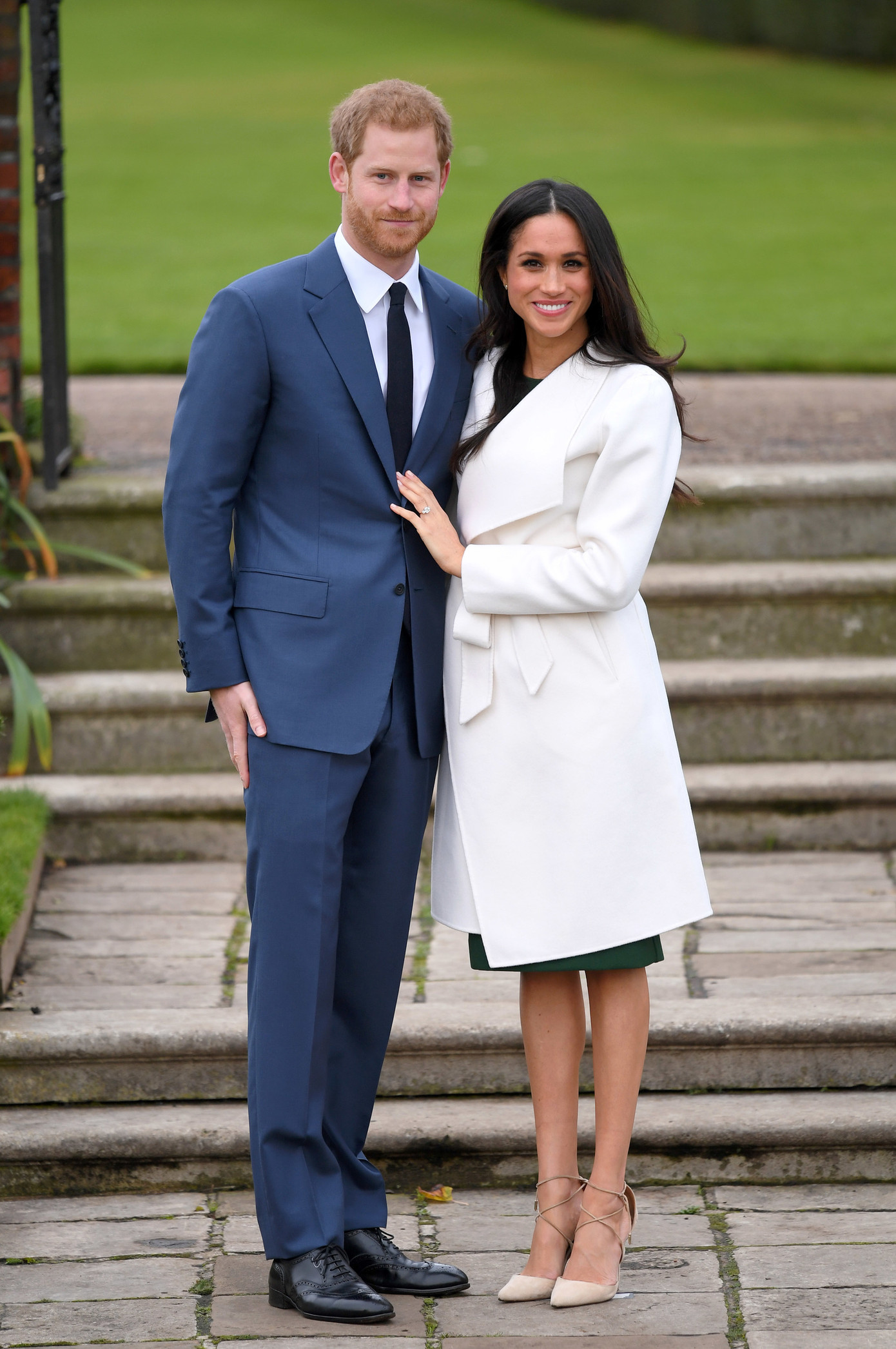Hoàng tử Harry và hôn thê Meghan Markle xuất hiện khi thông báo hai người đã đính hôn. Ảnh do Eddie Mulholland chụp.