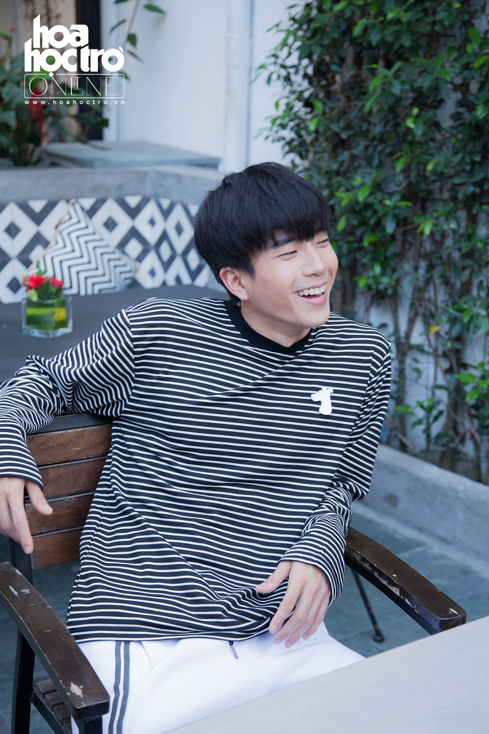 Nonkul cứ nở nụ cười thế này thì trái tim nào lại không bị