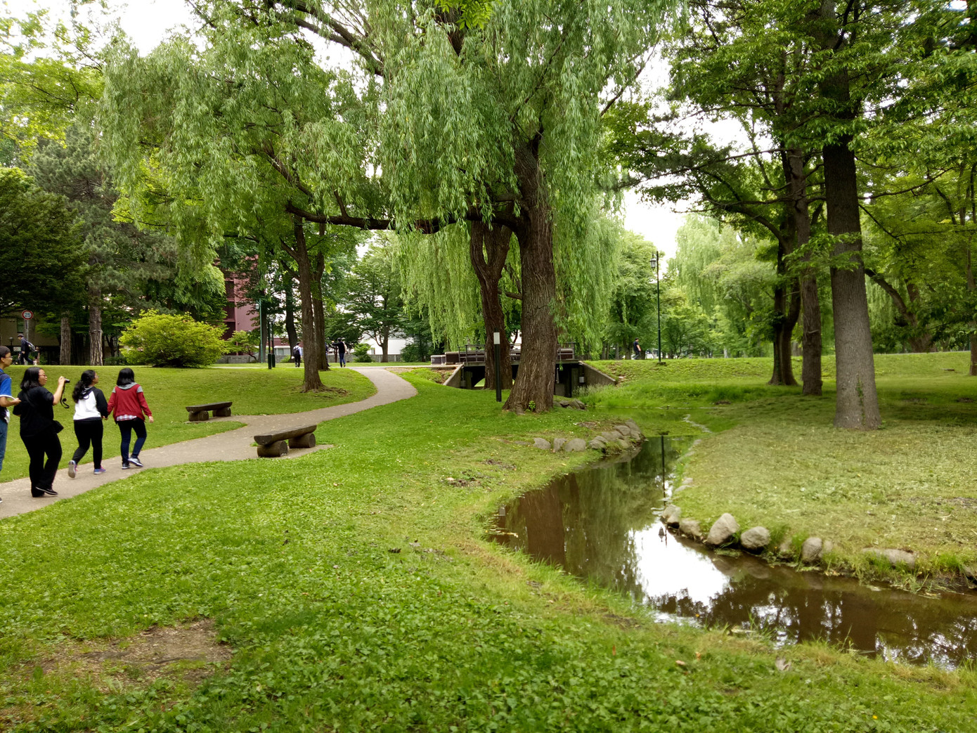 Khuôn viên thơ mộng của trường đại học Hokkaido Nhật Bản