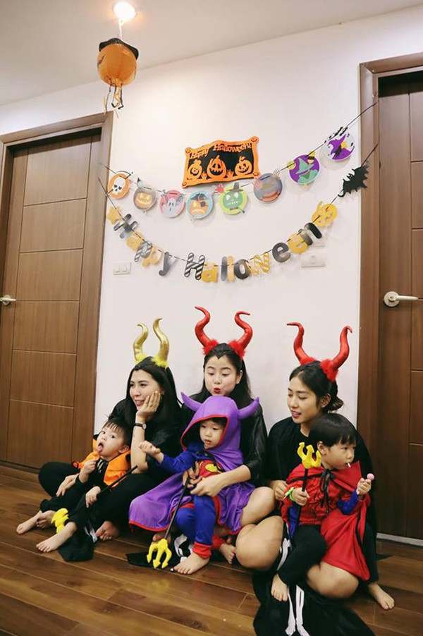 Các con có quần áo siêu anh hùng thì các mẹ cũng có sừng nhé! Các con có quần áo siêu anh hùng thì các mẹ cũng có sừng nhé!