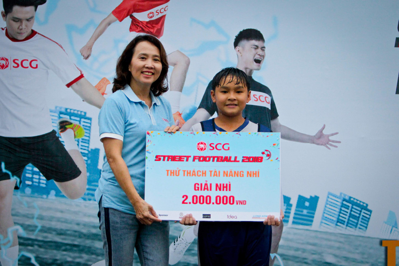 Phương Nam thấy các bạn đá rất hay khi thi đấu càng phải nỗ lực hết mình.