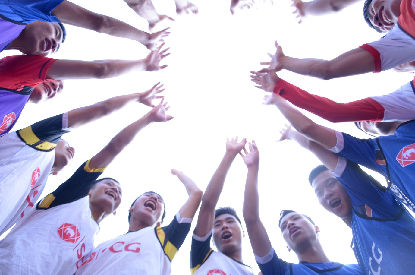 Các cầu thủ trẻ ghi điểm trong mắt người hâm mộ bởi lối chơi đẹp mắt và sự đoàn kết cao độ