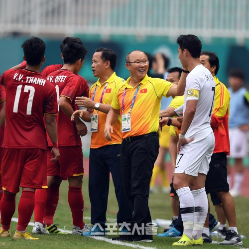 Báo Hàn Quốc vẫn khen Olympic Việt Nam dù thất bại trước Olympic Hàn Quốc. Báo Hàn Quốc vẫn khen Olympic Việt Nam dù thất bại trước Olympic Hàn Quốc.