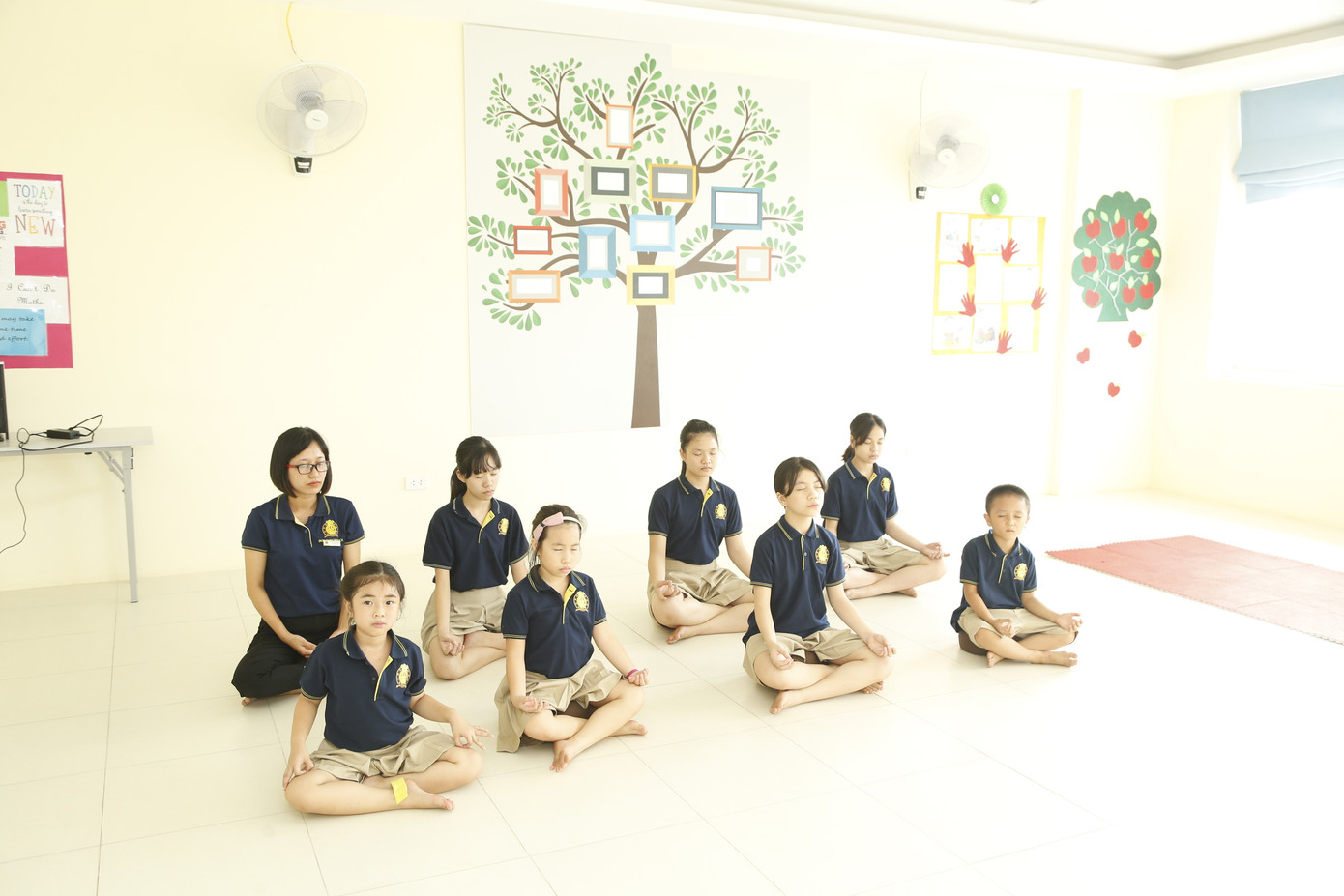 Lớp học thiền "đặc sản" của tween Tuệ Đức.