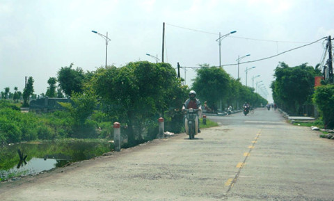 Đường dẫn về thôn 13, xã Quang Thiện, nơi Chủ tịch nước Trần Đại Quang sinh ra và lớn lên. ẢNH: MINH HẢI