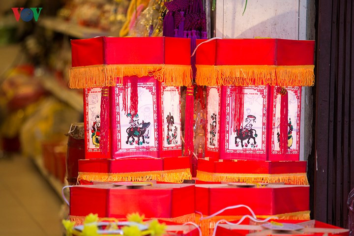 Đèn kéo quân là món đồ chơi truyền thống được trẻ em thời xưa yêu thích.