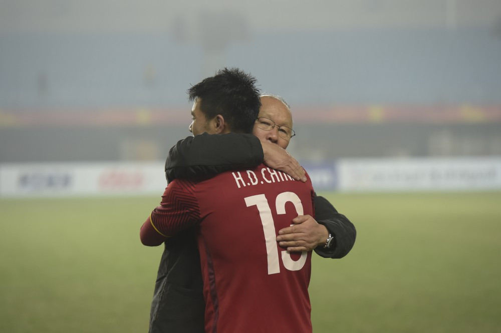 Người ta mến mộ thầy Park không chỉ bởi tài cầm quân trên sân cỏ mà còn bởi cái tâm và hành trình truyền cảm hứng kỳ diệu mà ông đem tới cho các cầu thủ trẻ Việt Nam