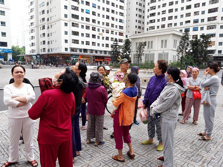 Người dân vẫn chưa hết bàng hoàng sau sự việc xảy ra ngày 18/10 tại tòa HH2A.