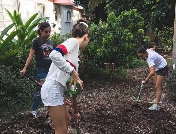 Một trạm làm phân bón ở Miami.