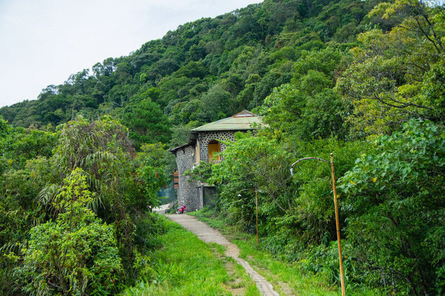 Đường dẫn tới Biệt thự Đỗ Quyên