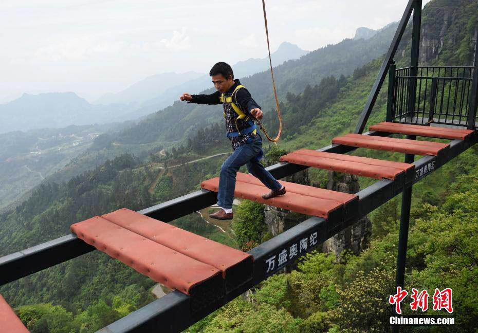 Con đường trên không gây sốt tại Trung Quốc.