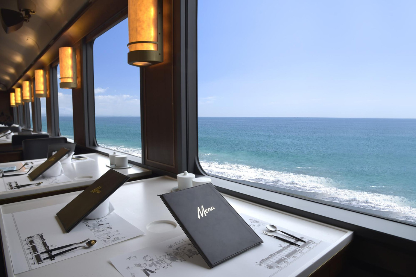 Tại Nhật Bản, nhiều người từ chối đi máy bay để đi tàu hỏa chỉ vì nội thất quá đẹp ảnh 7