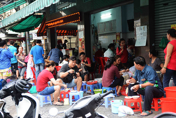 Súp cua cô Bông 20 năm ở Sài Gòn lúc nào cũng đông nghẹt khách ảnh 4 Súp cua cô Bông 20 năm ở Sài Gòn lúc nào cũng đông nghẹt khách ảnh 4