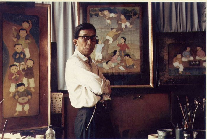 Danh họa Mai Trung Thứ trong phòng tranh của mình tại Vanves, Pháp năm 1964. (Ảnh: Wikipedia/Pinterest)