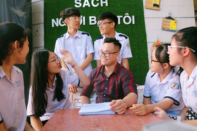 Thầy giáo Đỗ Đức Anh còn là một cây viết với những tập truyện được giới trẻ yêu thích