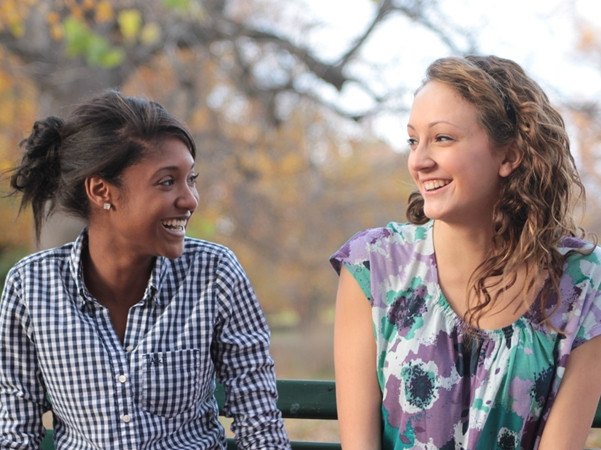 Bạn tự tạo nên vẻ ngoài cho mình bằng vẻ mặt tươi cười, bằng những lời tử tế…