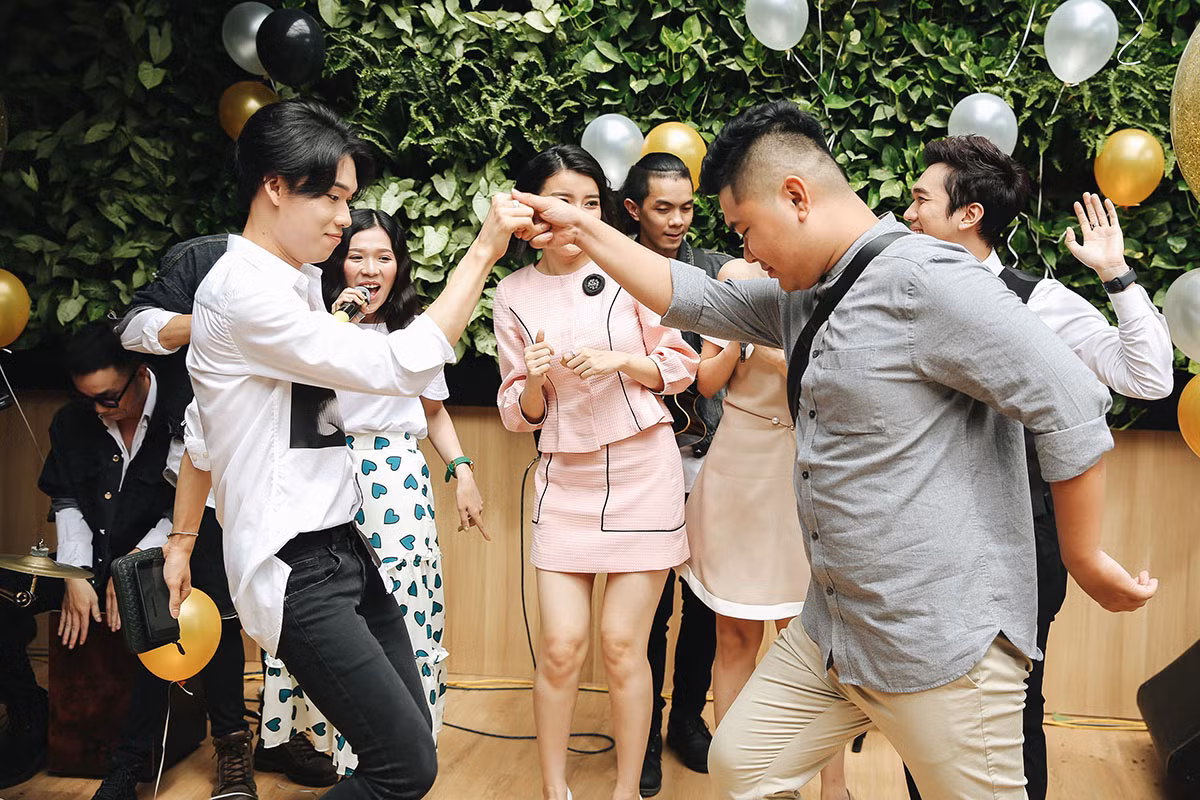 Trương Quỳnh Anh, Nam Thư cùng loạt sao Việt hẹn nhau uống trà sữa và ca hát tưng bừng ảnh 1