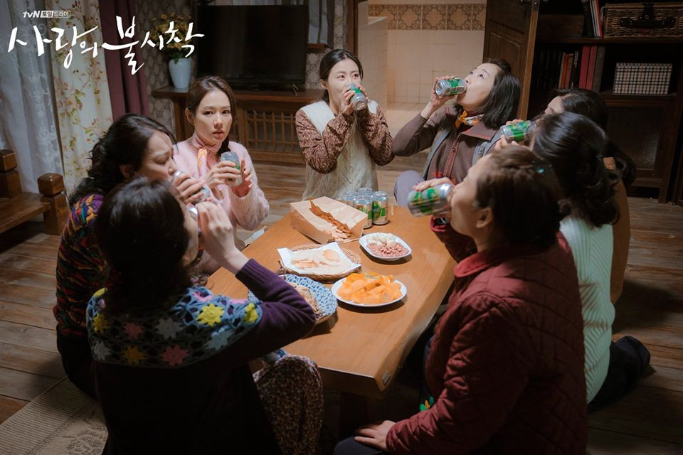 Tìm đâu ra hội chị em bạn dì đáng yêu như phim “Hạ Cánh Nơi Anh”? ảnh 2