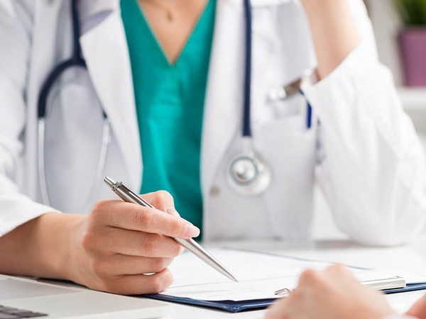 Chẩn đoán của bác sĩ khiến cuộc sống của Douglas đảo lộn.