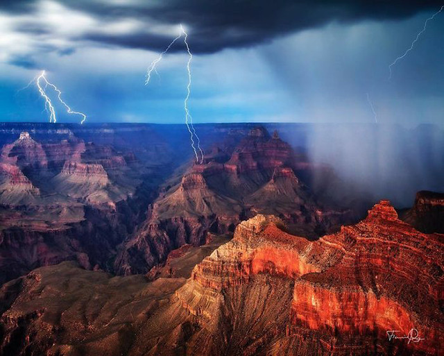 Một cơn giông mùa hè quét qua vườn quốc gia Grand Canyon, Mỹ. Ảnh: Francisco J.Perez Một cơn giông mùa hè quét qua vườn quốc gia Grand Canyon, Mỹ. Ảnh: Francisco J.Perez