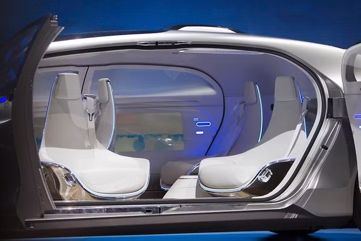Nội thất chiếc xe tự hành Mercedes-Benz F015.