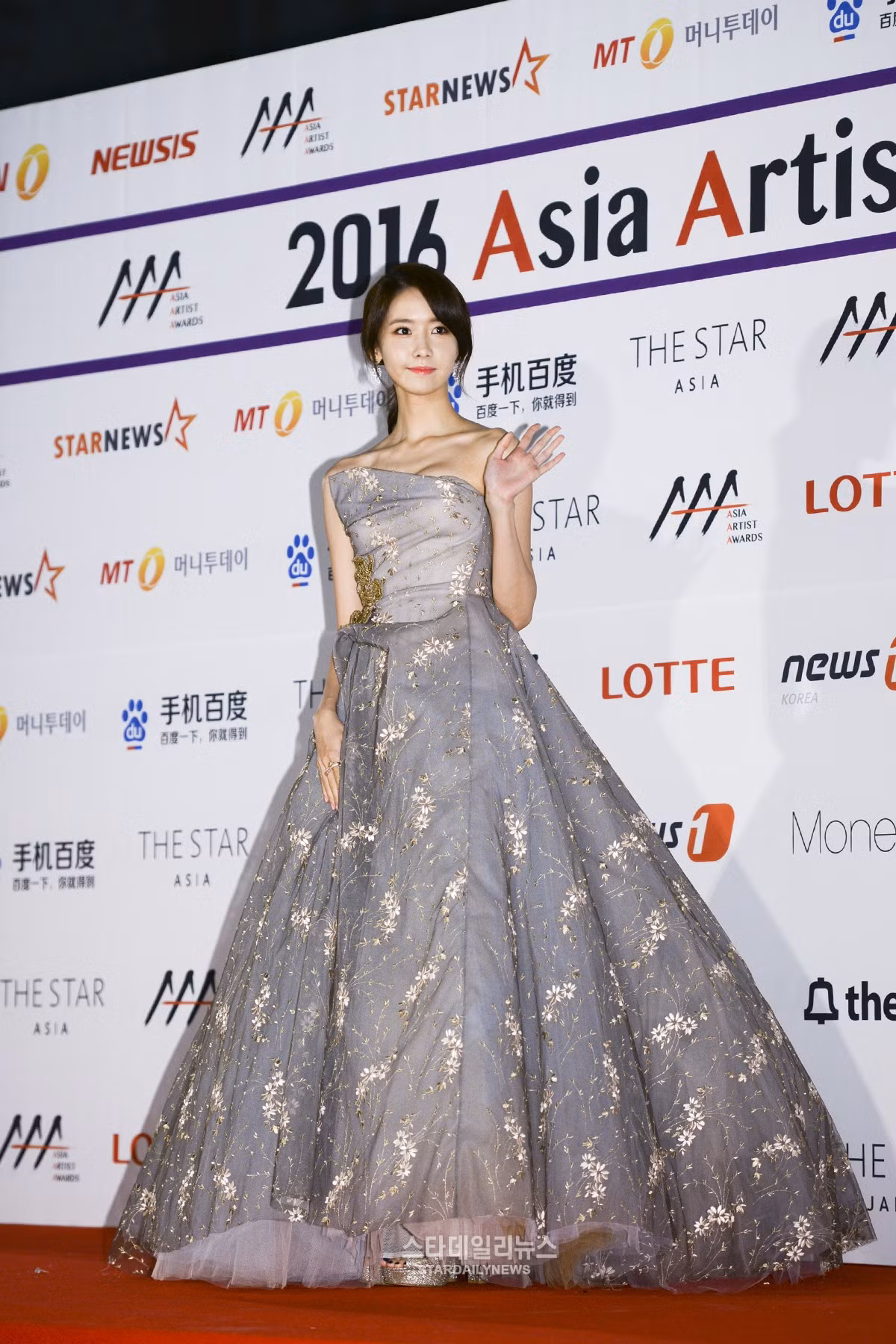 Idol nào được “hung thần showbiz” Dispatch phong danh “Nữ hoàng thảm đỏ” của K-Pop? ảnh 1
