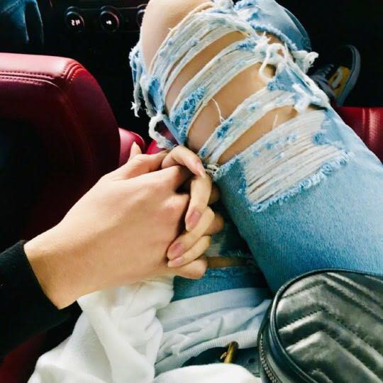Loạt ảnh tình cảm của nữ ca sĩ và người yêu "đại gia". Loạt ảnh tình cảm của nữ ca sĩ và người yêu "đại gia".