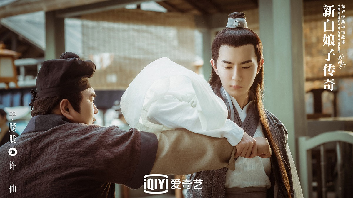 Dù là thầy thuốc thư sinh không biết võ, nhưng Hứa Tiên không để ai dễ dàng bắt nạt được mình.