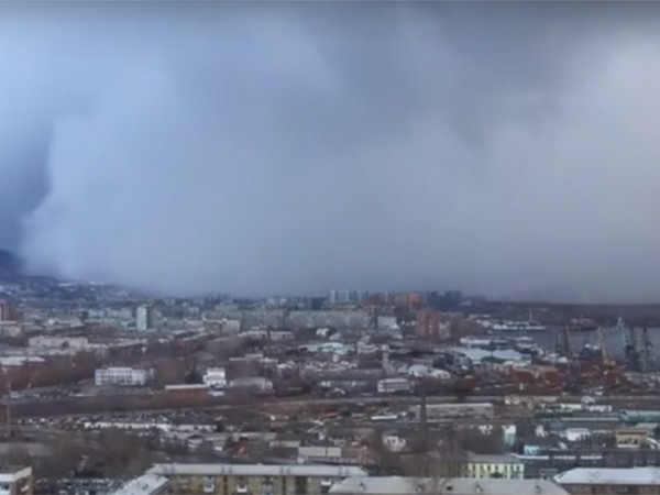 "Sóng thần" tuyết ở Krasnoyarsk (Ảnh: Siberia Times) "Sóng thần" tuyết ở Krasnoyarsk (Ảnh: Siberia Times)